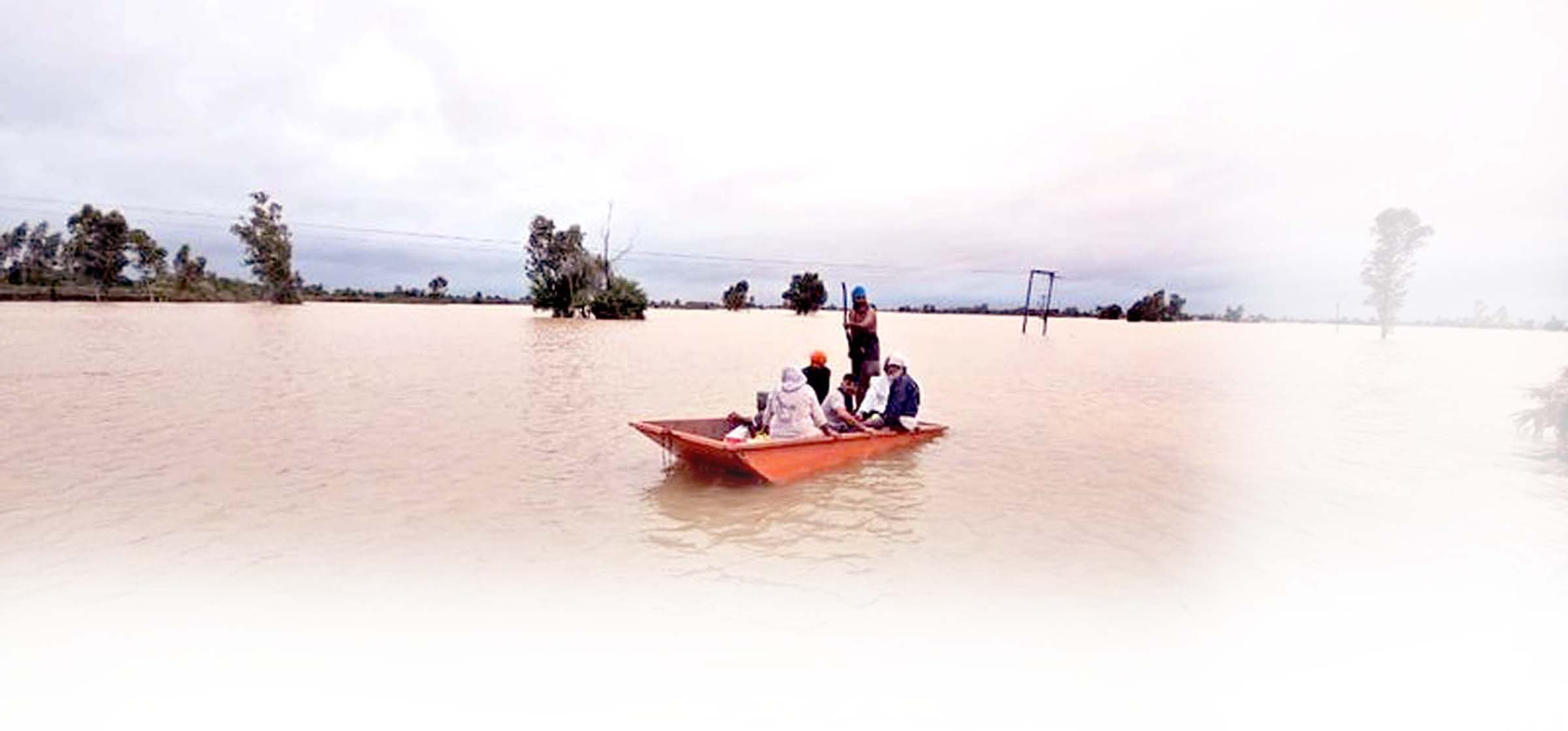 Floods in Punjab paralyze normal life, hundreds of villages lost contact, situation critical.